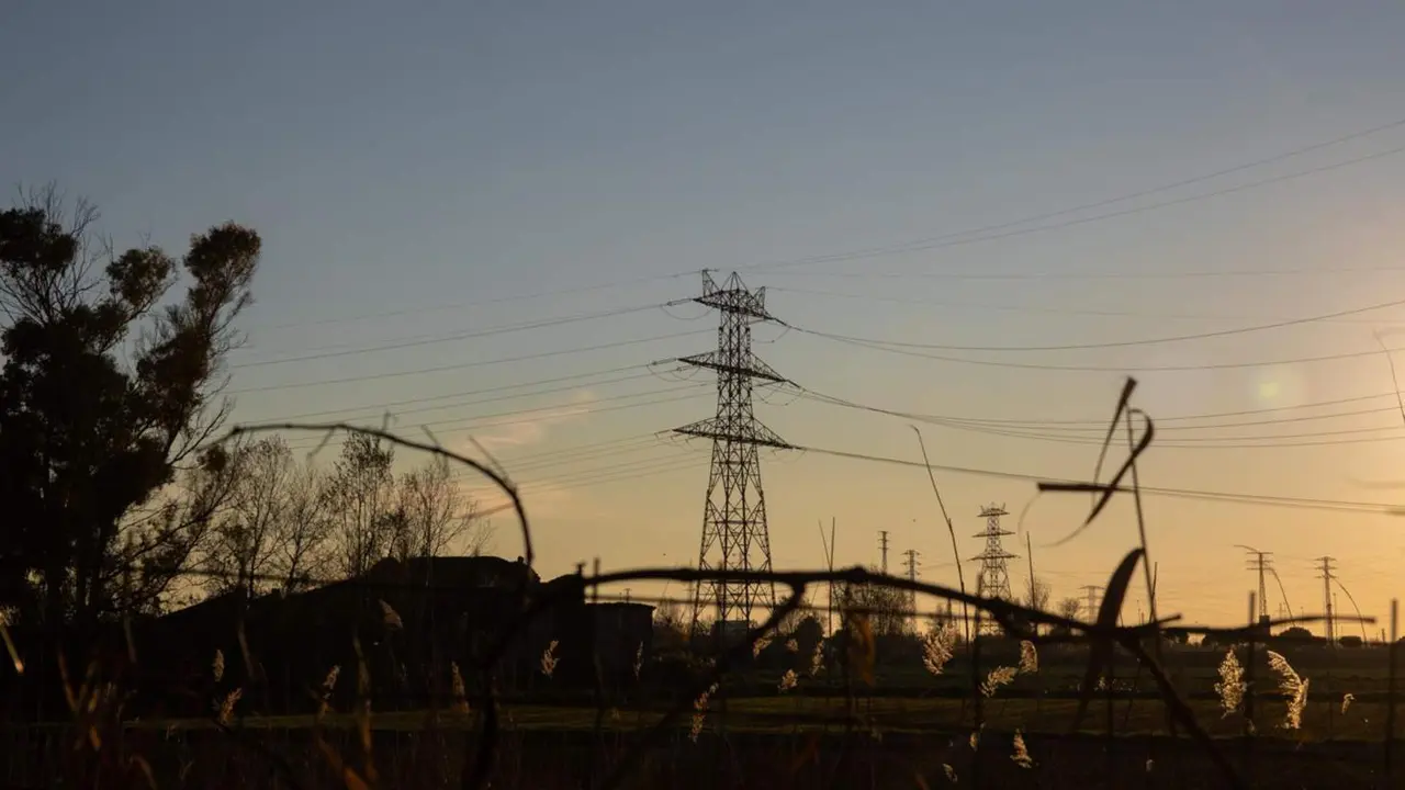  Archivo - Un poste el&eacute;ctrico, a 12 de enero de 2021, en Barcelona, Catalu&ntilde;a (Espa&ntilde;a). - David Zorrakino - Europa Press - Archivo 