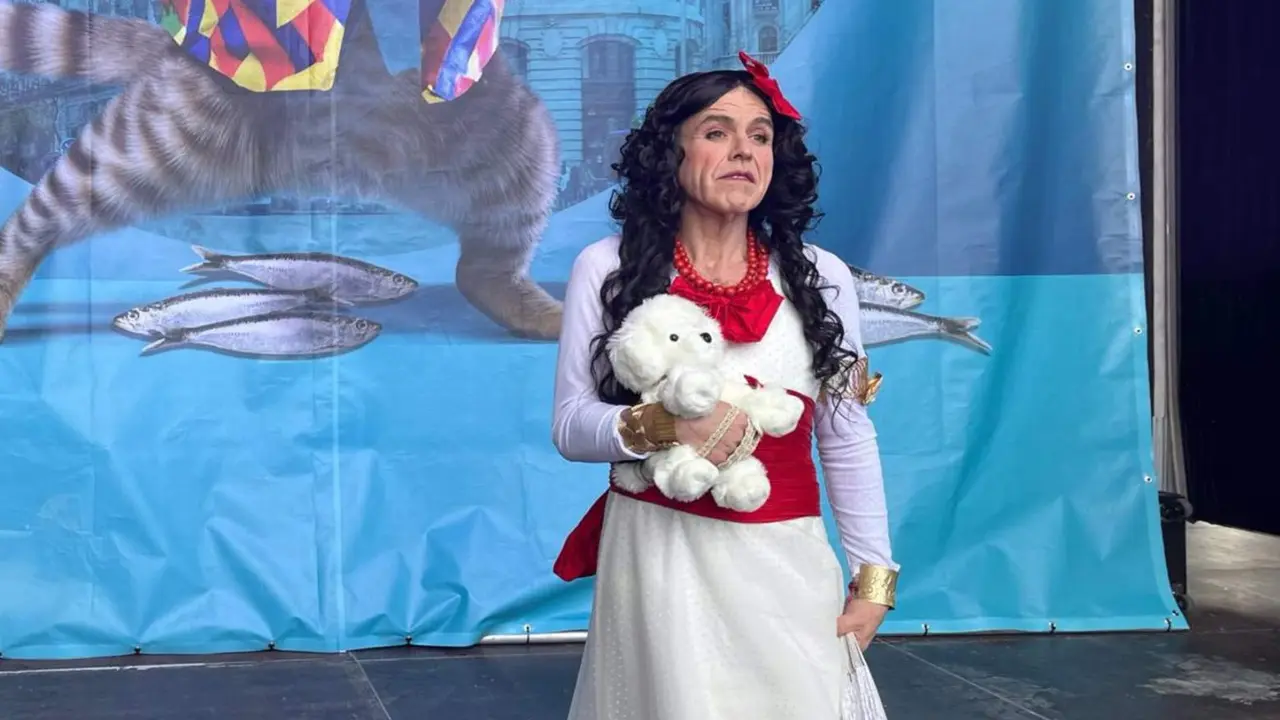  El modista Lorenzo Caprile inaugura el Carnaval 2024 en Madrid disfrazado de la XIII Duquesa de Alba - EUROPA PRESS 