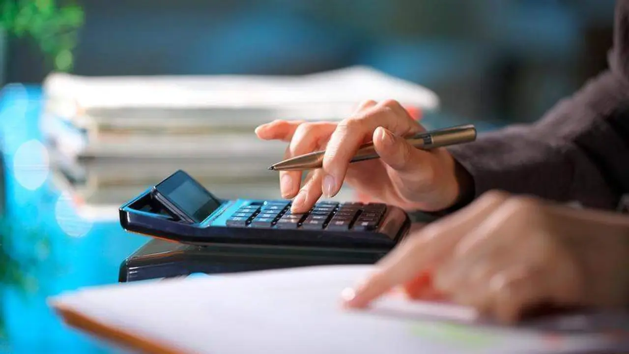  Aut&oacute;nomo haciendo cuentas 