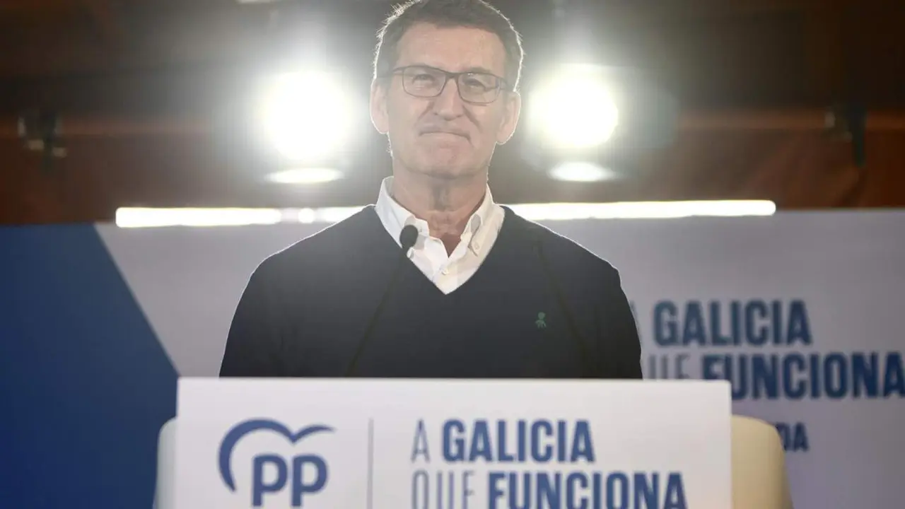  El presidente del PP, Alberto N&uacute;&ntilde;ez Feij&oacute;o, en un mitin en Oroso (A Coru&ntilde;a). - AGOSTIME - EUROPA PRESS 