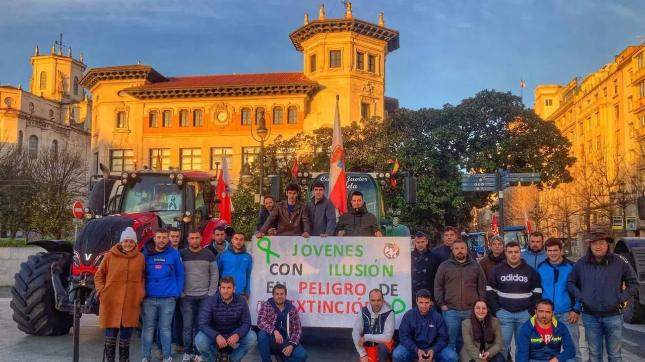 Ganaderos que pernoctaron anoche en el centro de Santander - UGAM-COAG 