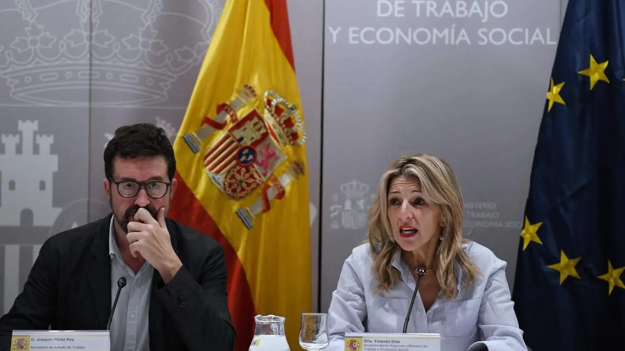  El secretario de Estado de Trabajo, Joaqu&iacute;n Rey y la vicepresidenta segunda y ministra de Trabajo y Econom&iacute;a Social, Yolanda D&iacute;az 