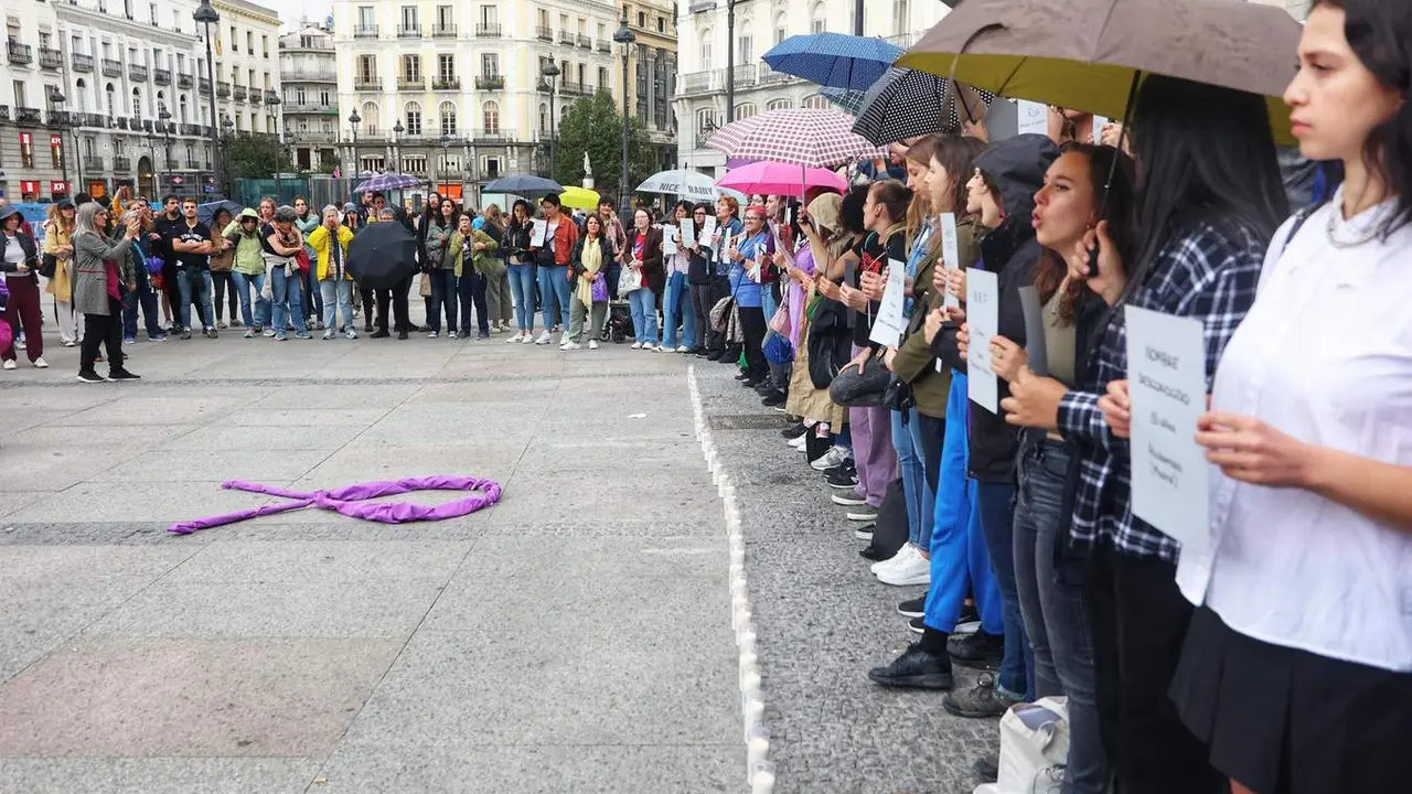 Cientos de personas durante una concentraci&oacute;n por los 40 feminicidios en 2023 en la Puerta del Sol, a 2 de junio de 2023 