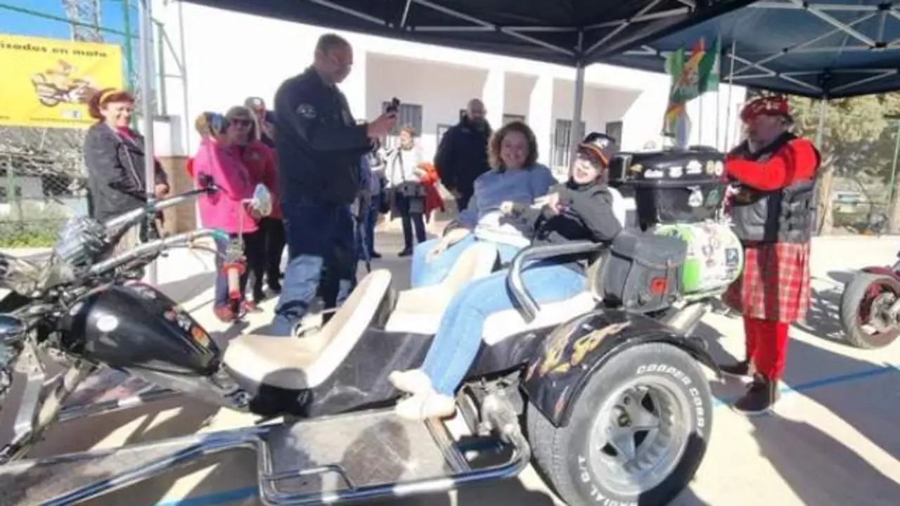  Ana, la ni&ntilde;a con discapacidad que ha cumplido su sue&ntilde;o de montar en una moto - Telecinco 