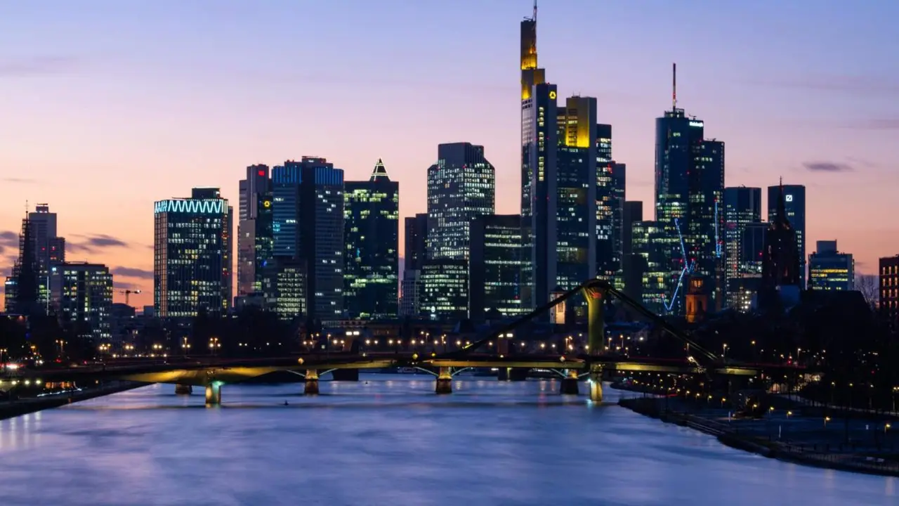  Archivo - Skyline de Frankfurt (Alemania). - Boris Roessler/dpa - Archivo 