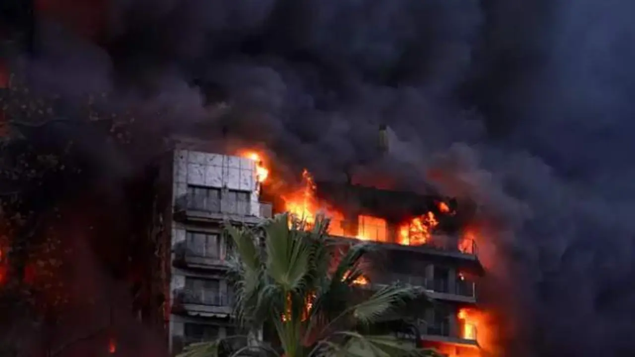  Edifico que se incendi&oacute; en Valencia 