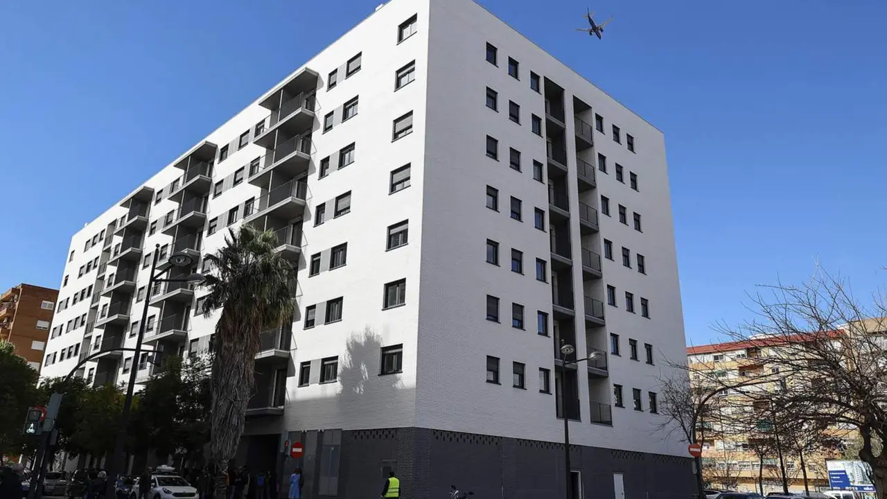  Fachada de las nuevas viviendas que se est&aacute;n acondicionando para los vecinos afectados por el incendio de Campanar. - Rober Solsona - Europa Press 