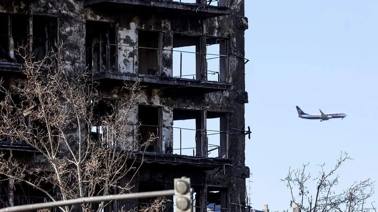  Una parte del edificio incendiado del barrio de Campanar - Rober Solsona - Europa Press 