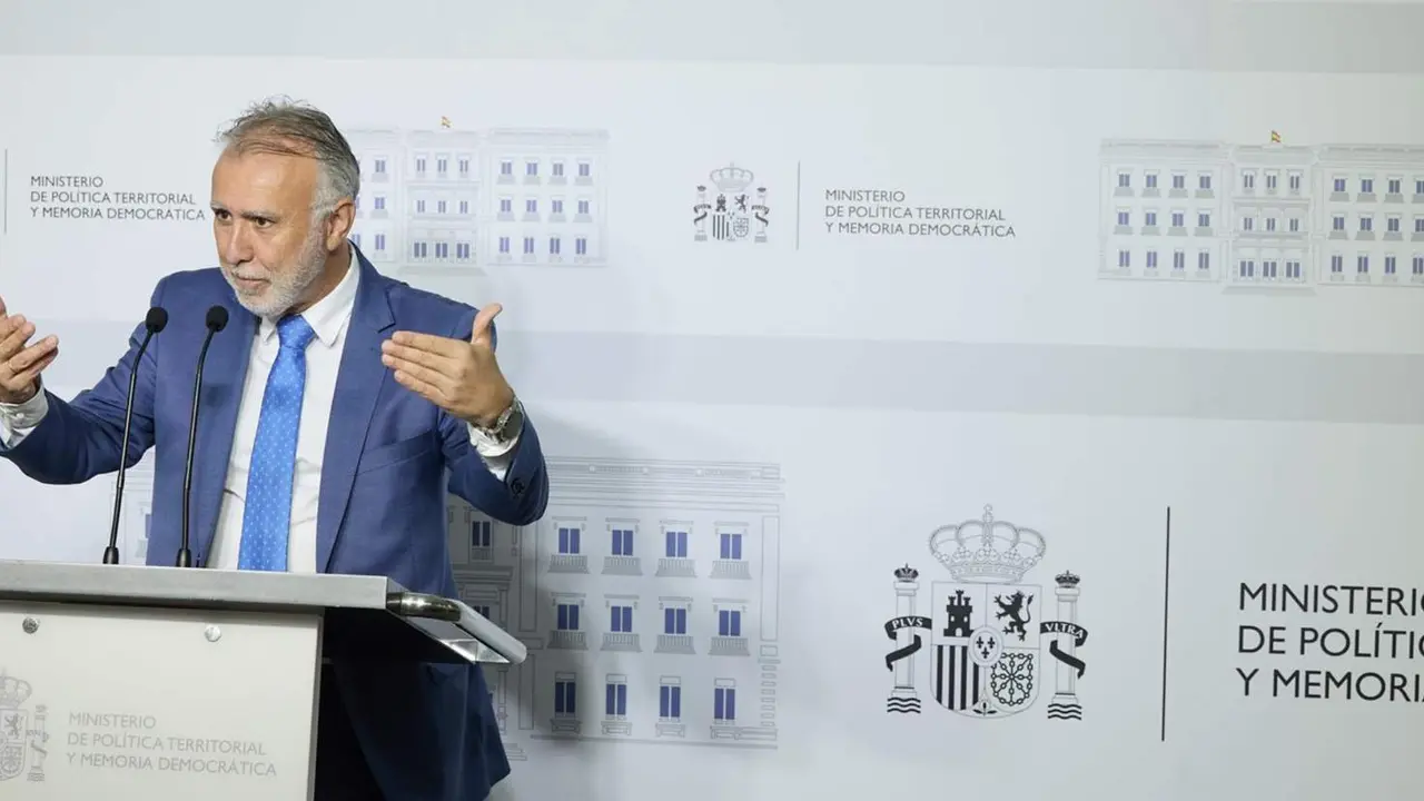  El ministro de Pol&iacute;tica Territorial y Memoria Democr&aacute;tica, &Aacute;ngel V&iacute;ctor Torres, ofrece una rueda de prensa para hacer balance de los acuerdos alcanzados con las comunidades aut&oacute;nomas en el Ministerio de Pol&iacute;tica Territorial y Memoria Democr&aacute;tica, a 15 de - Jes&uacute;s Hell&iacute;n - Europa Press 