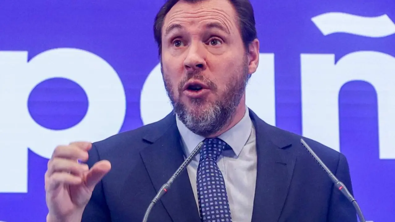  El ministro de Transportes y Movilidad Sostenible, &Oacute;scar Puente, comparece en la sede del Ministerio, a 27 de febrero de 2024, en Madrid (Espa&ntilde;a). Durante la comparecencia, el ministro ha abordado temas de actualidad pol&iacute;tica, como la expulsi&oacute;n del exmini - Ricardo Rubio - Europa Press 