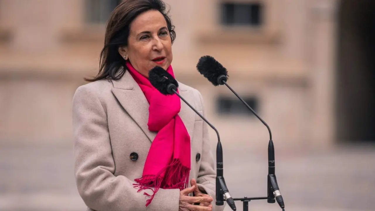 La ministra de Defensa, Margarita Robles, interviene durante el acto de homenaje a los ca&iacute;dos en la guerra de Ucrania, en la Academia de Infanter&iacute;a, a 24 de febrero de 2024, en Toledo, Castilla-La Mancha (Espa&ntilde;a). - Juan Moreno - Europa Press 