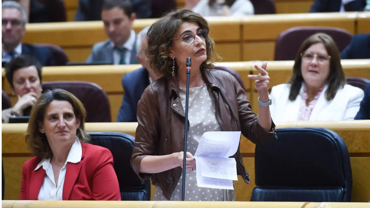 La vicepresidenta primera del Gobierno y ministra de Hacienda, Mar&iacute;a Jes&uacute;s Montero, durante una sesi&oacute;n de control al Gobierno, en el Senado, a 12 de marzo de 2024, en Madrid (Espa&ntilde;a). - Gustavo Valiente - Europa Press 