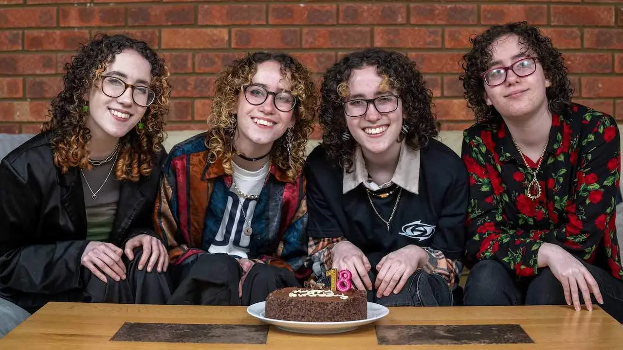  La cuatrillizas Ellie, Holly, Georgie y Jess 