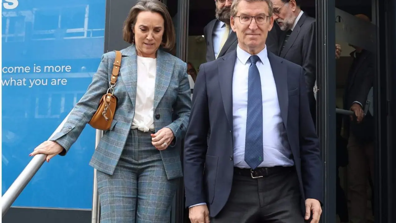  La secretaria general del PP, Cuca Gamarra, y el presidente del PP, Alberto N&uacute;&ntilde;ez Feij&oacute;o, a su salida tras la inauguraci&oacute;n de la jornada homenaje &lsquo;In memoriam&rsquo; a Eugenio Nasarre, en la Universidad CEU San Pablo, a 18 de marzo de 2024, en Madrid (Espa&ntilde;a). - Marta Fern&aacute;ndez Jara - Europa Press 