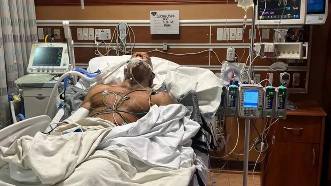  El Ex campe&ntilde;&oacute;n de la UFC hospitalizado 
