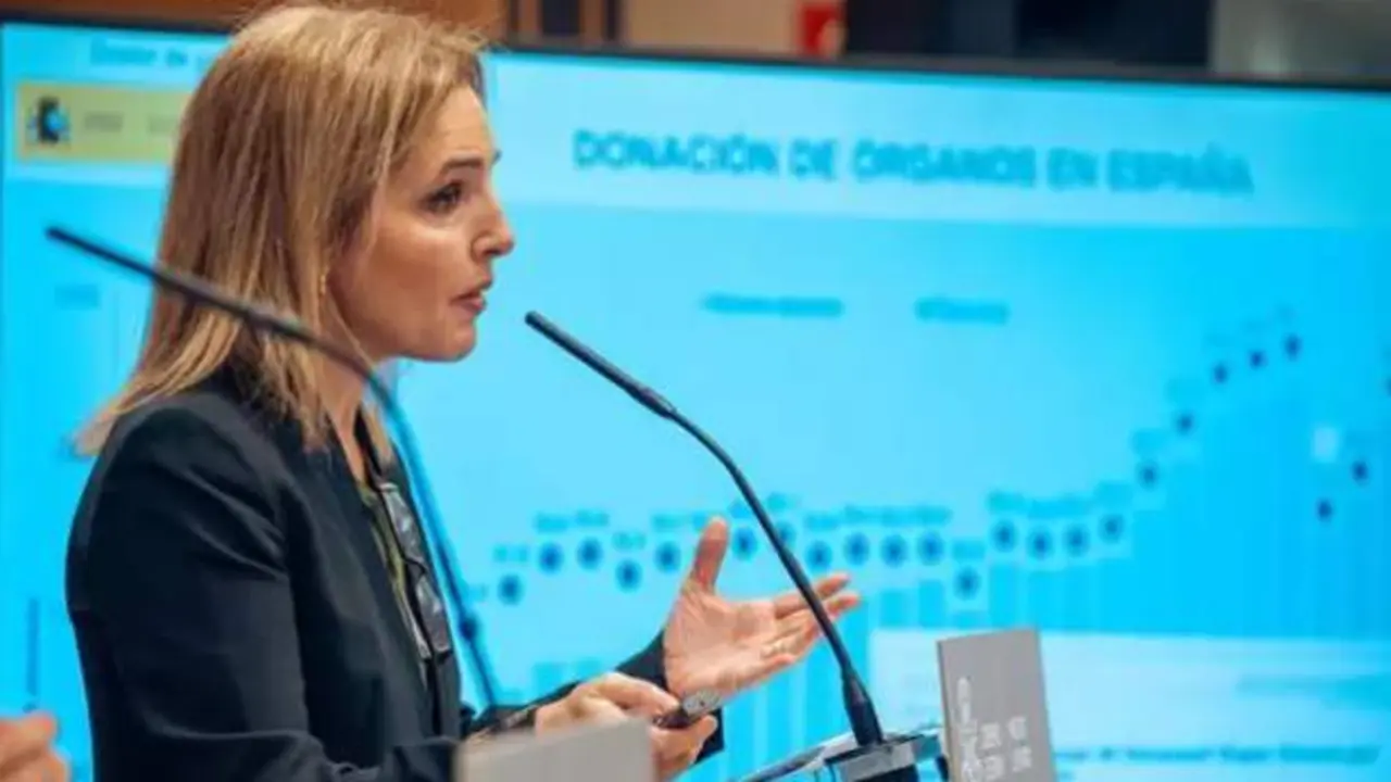  La ONT alega "ciertos cuestionamientos" con respecto al trasplante de un ri&ntilde;&oacute;n de cerdo a un humano realizado en EEUU<br><br><br>La directora de la Organizaci&oacute;n Nacional de Trasplantes (ONT), Beatriz Dom&iacute;nguez-Gil, ha alegado "ciertos cuestionamientos" con respecto al trasplante de un ri&ntilde;&oacute;n de cerdo a un humano que se ha realizado esta semana en Estados Unidos, ya que el ri&ntilde;&oacute;n es un &oacute;rgano "no vital", por lo que el paciente puede vivir con una terapia alternativa hasta que llega el donante.<br><br>Leer m&aacute;s: https://www.europapress.es/castilla-lamancha/noticia-ont-alega-ciertos-cuestionamientos-respecto-trasplante-rinon-cerdo-humano-realizado-eeuu-20240321192330.html<br><br>(c) 2024 Europa Press. Est&aacute; expresamente prohibida la redistribuci&oacute;n y la redifusi&oacute;n de este contenido sin su previo y expreso consentimiento. 