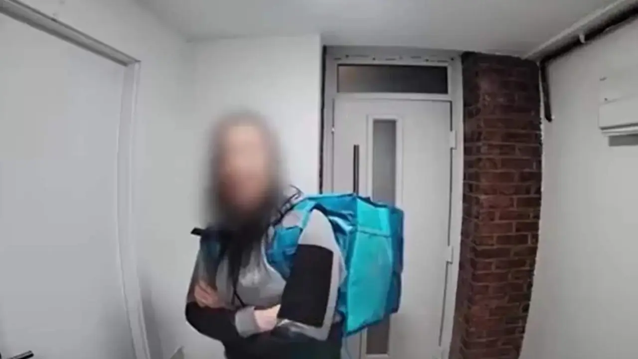  La mujer repartidora al descubrir la infidelidad 