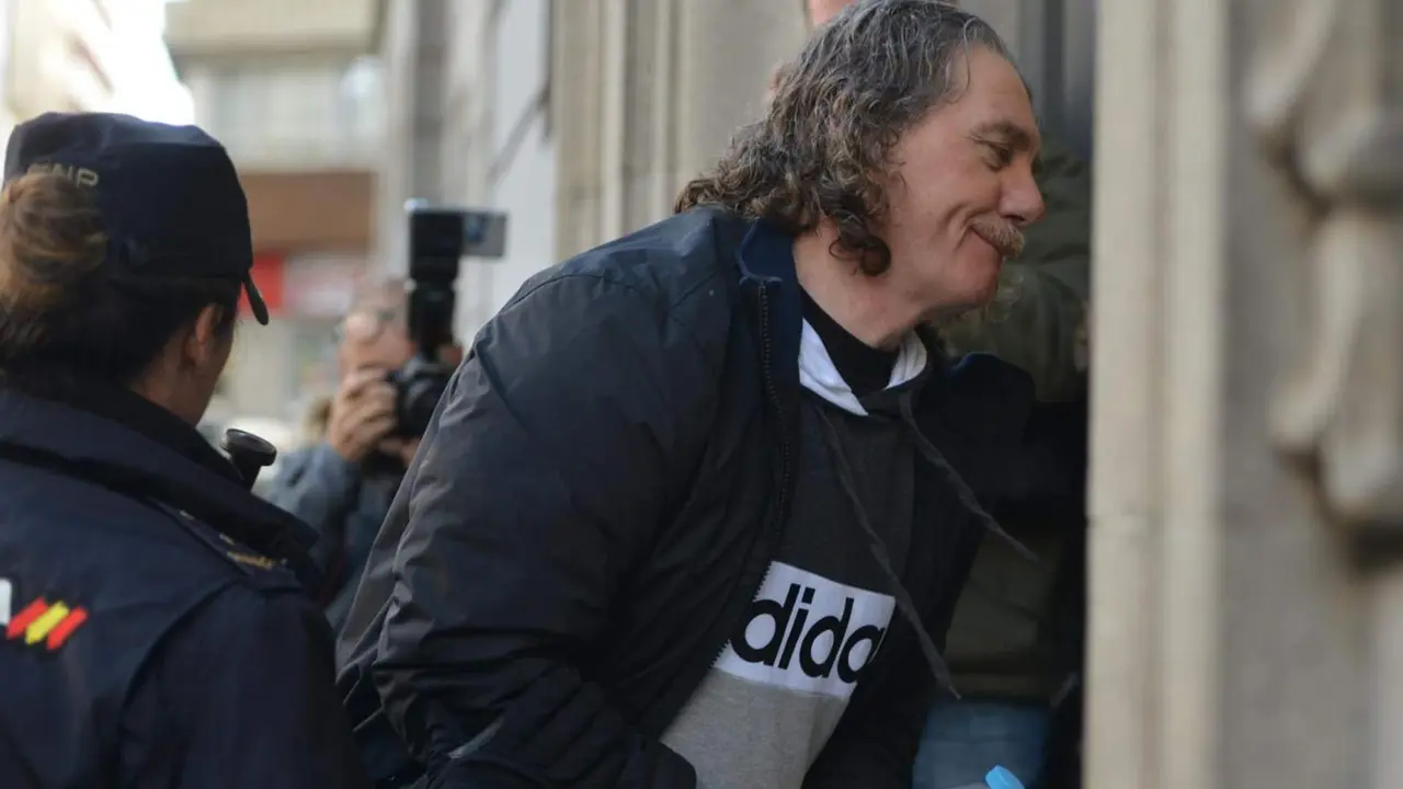  Archivo - Imagen de archivo de Sito Mi&ntilde;anco a su llegada a un juzgado de Cambados. - Cambados - Archivo 