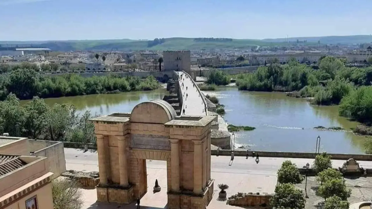  Vista del Guadalquivir por C&oacute;rdoba tras las lluvias. TWITTER 