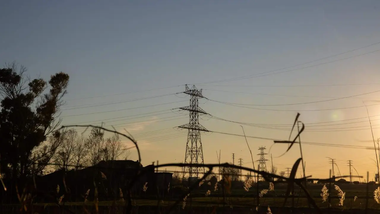  Archivo - Un poste el&eacute;ctrico 