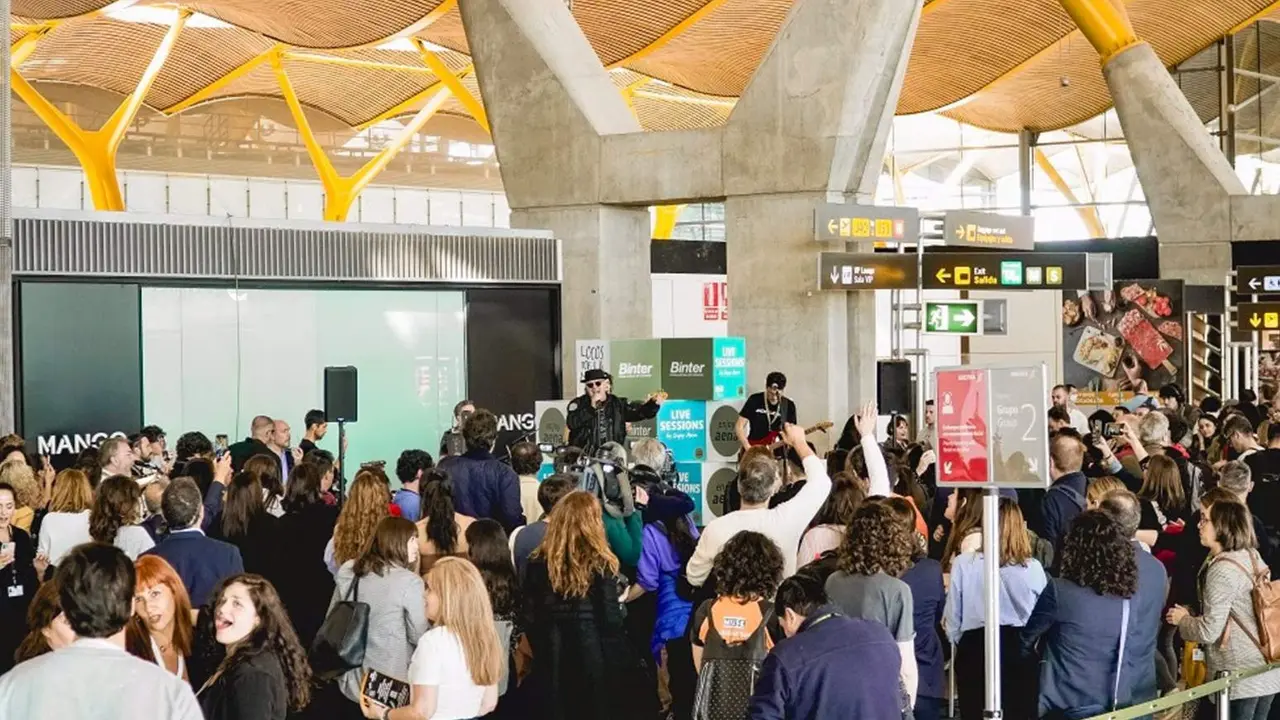  Terminal T4 del aeropuerto Adolfo Su&aacute;rez Madrid Barajas. - LOCOS POR LA M&Uacute;SICA 
