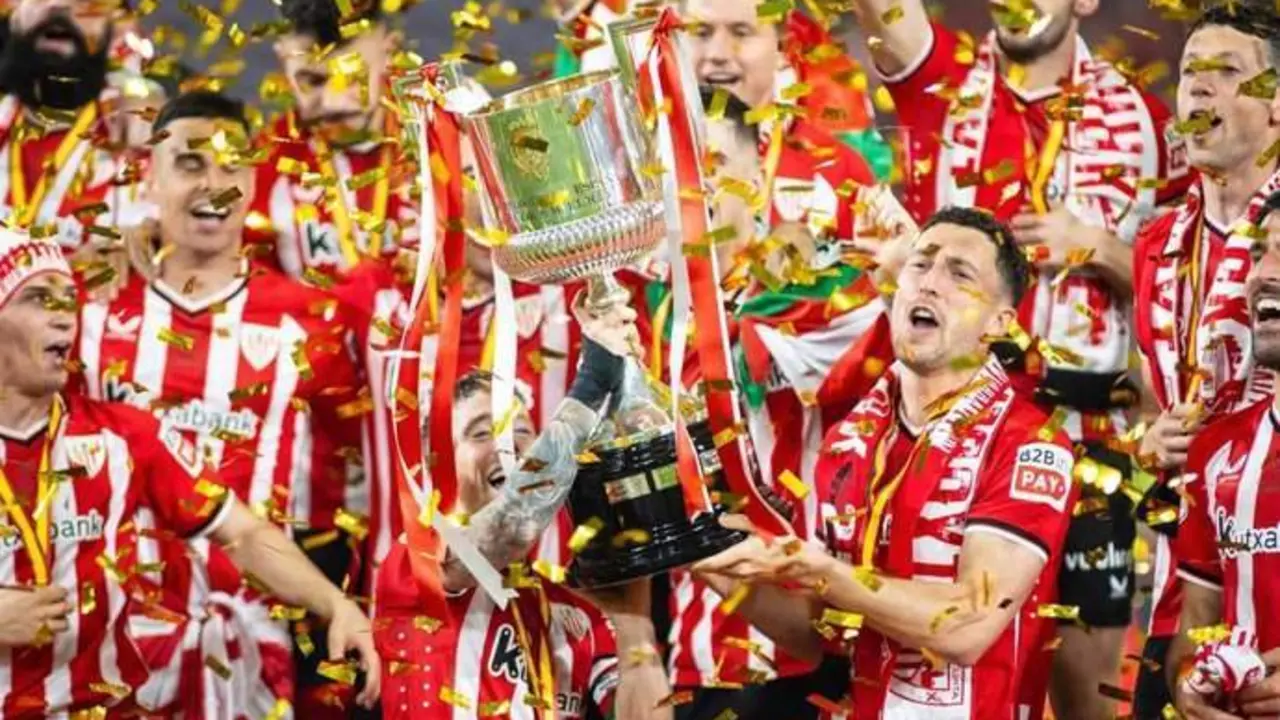  El Athletic Club levantando su 25&ordf; Copa del Rey 