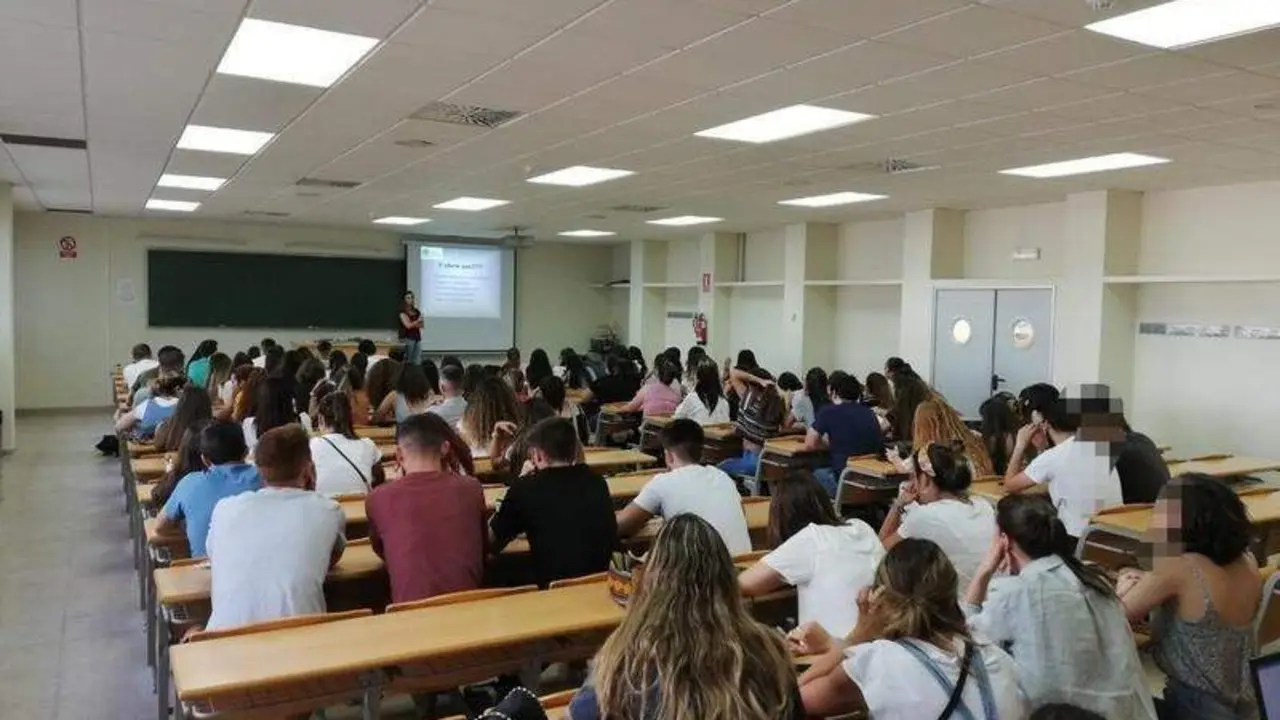  Estudiantes de 4&ordm; de Grado de Enfermer&iacute;a de la Universidad de Huelva. // UHU 