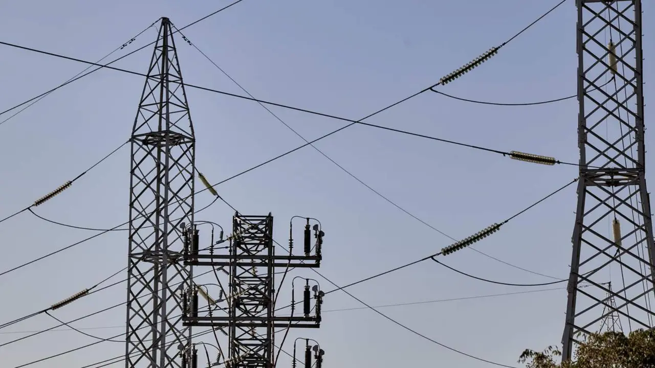  Archivo - Vista de una torre de alta tensi&oacute;n en Madrid (Espa&ntilde;a). - Jes&uacute;s Hell&iacute;n - Europa Press - Archivo 