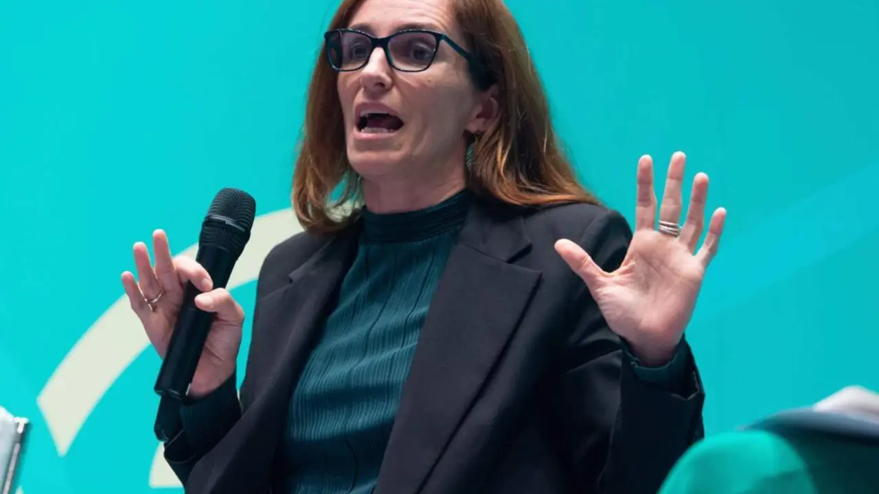  La ministra de Sanidad, M&oacute;nica Garc&iacute;a, durante el acto de presentaci&oacute;n del Comisionado de Salud Mental, en la sede del Ministerio, a 17 de abril de 2024, en Madrid (Espa&ntilde;a). Este nuevo &oacute;rgano del Ministerio de Sanidad, que tiene categor&iacute;a de subsecretar&iacute;a - Gustavo Valiente - Europa Press 