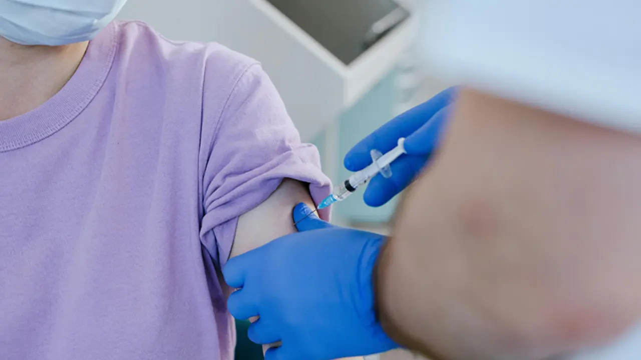  Administraci&oacute;n de vacuna. 