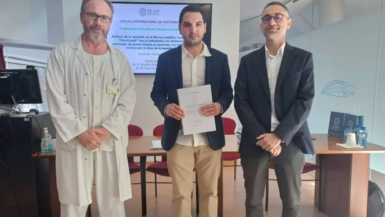  La tesis de Alejandro Ros (c) ha estado dirigida por Senador Mor&aacute;n S&aacute;nchez (d) y Jos&eacute; Garc&iacute;a Solano (i) - &Aacute;REA DE SALUD II 