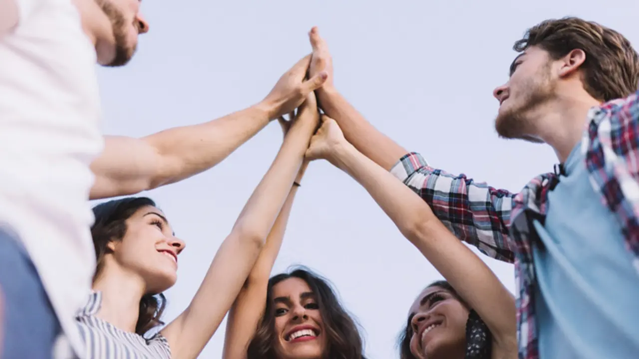  Un grupo de j&oacute;venes 