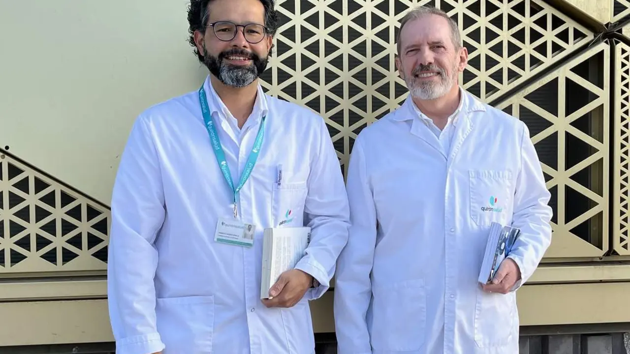  De izquierda a derecha, los doctores Ernesto Orozco y Francisco Lara, jefes de servicio de Neurolog&iacute;a y Psicolog&iacute;a Cl&iacute;nica, respectivamente, del Hospital Quir&oacute;nsalud C&oacute;rdoba 