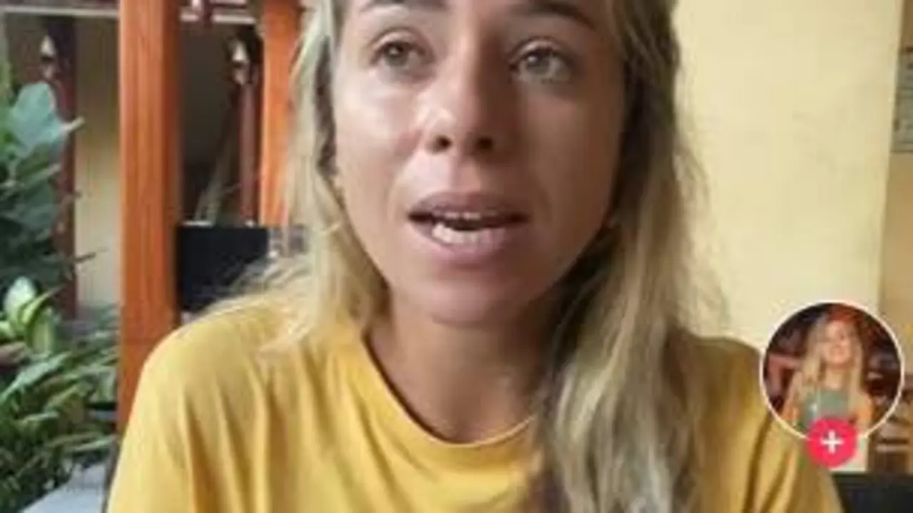  La creadora de contenido Martaregistrada en su v&iacute;deo de TikTok 