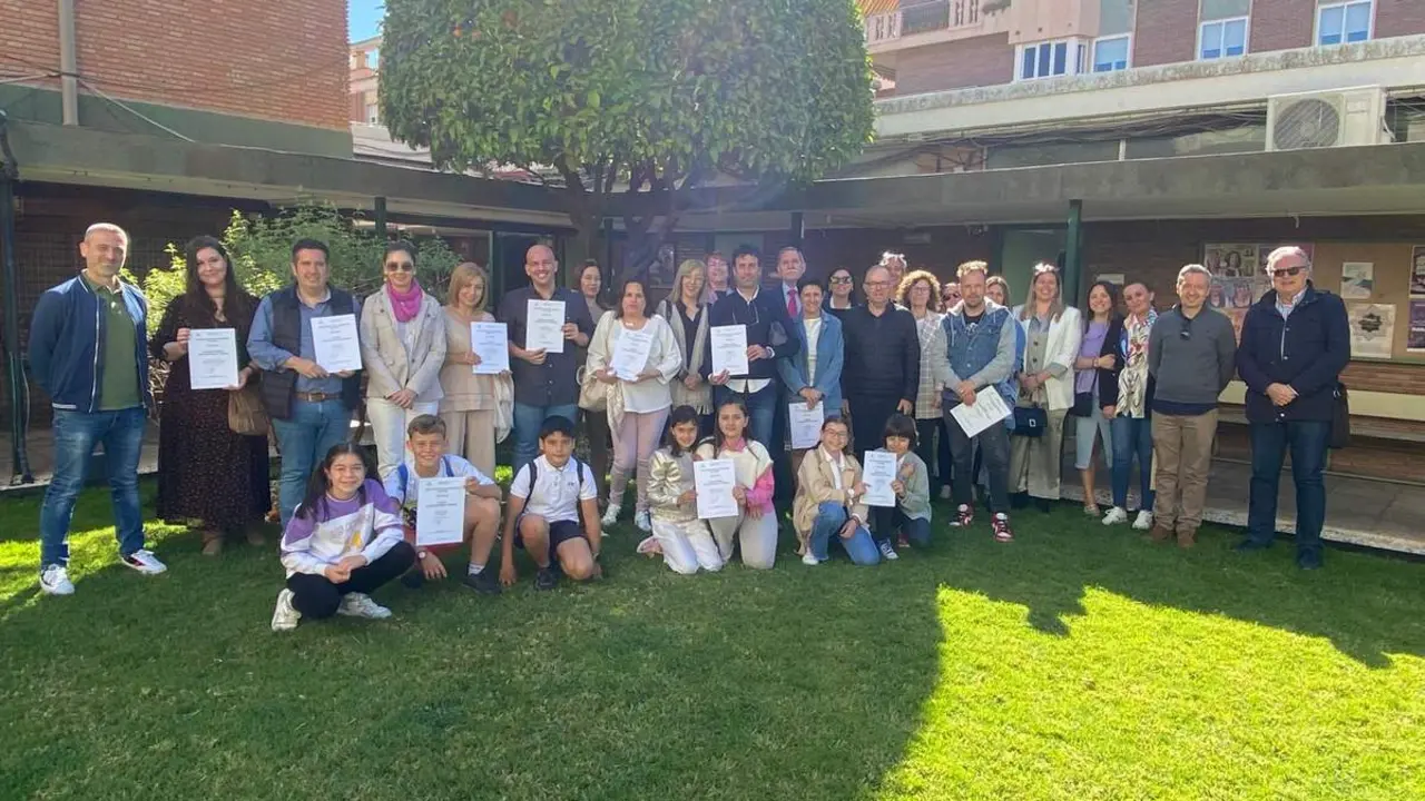  Peri&oacute;dicos y Revistas Escolares 