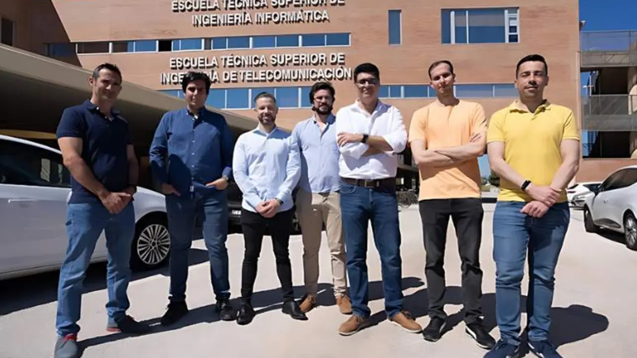  Equipo de investigadores de la UMA que ha realizado el estudio que confirma que el cerebro de las personas disl&eacute;xicas procesa de forma diferente el lenguaje debido a una conectividad at&iacute;pica. 