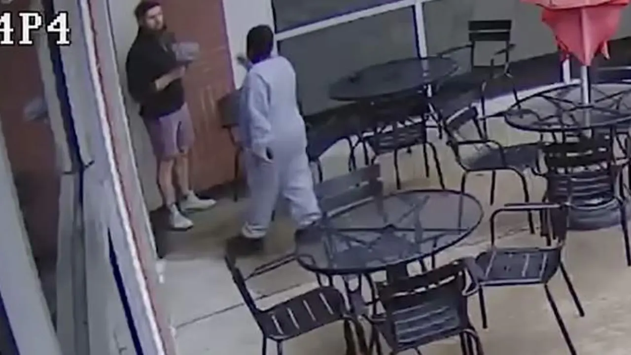  Kelvin Ellis and Matthew Busbice kindness on surveillance cam 