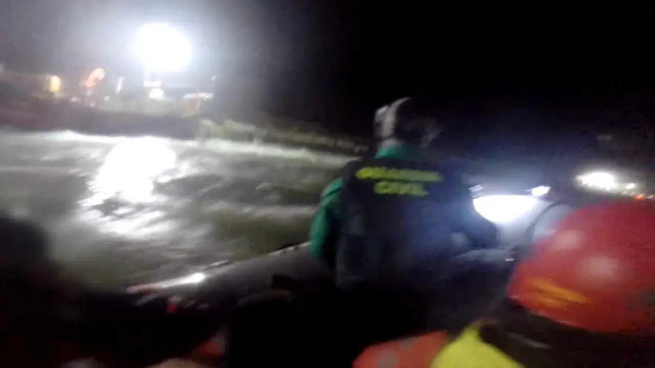  Momentos antes de que una narcolancha arrollara a guardia civiles en Barbate 