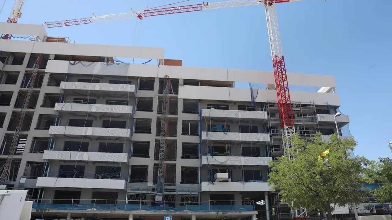  Archivo - Edificio de viviendas en construcci&oacute;n - Marta Fern&aacute;ndez Jara - Europa Press - Archivo 