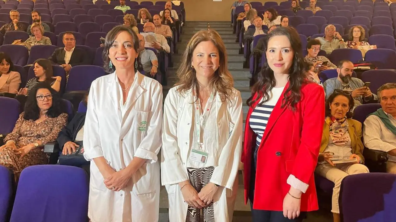  D&iacute;a de la enfermedad inflamatoria intestinal. Eva Iglesias, Elena Garc&iacute;a y Virginia Garc&iacute;a 