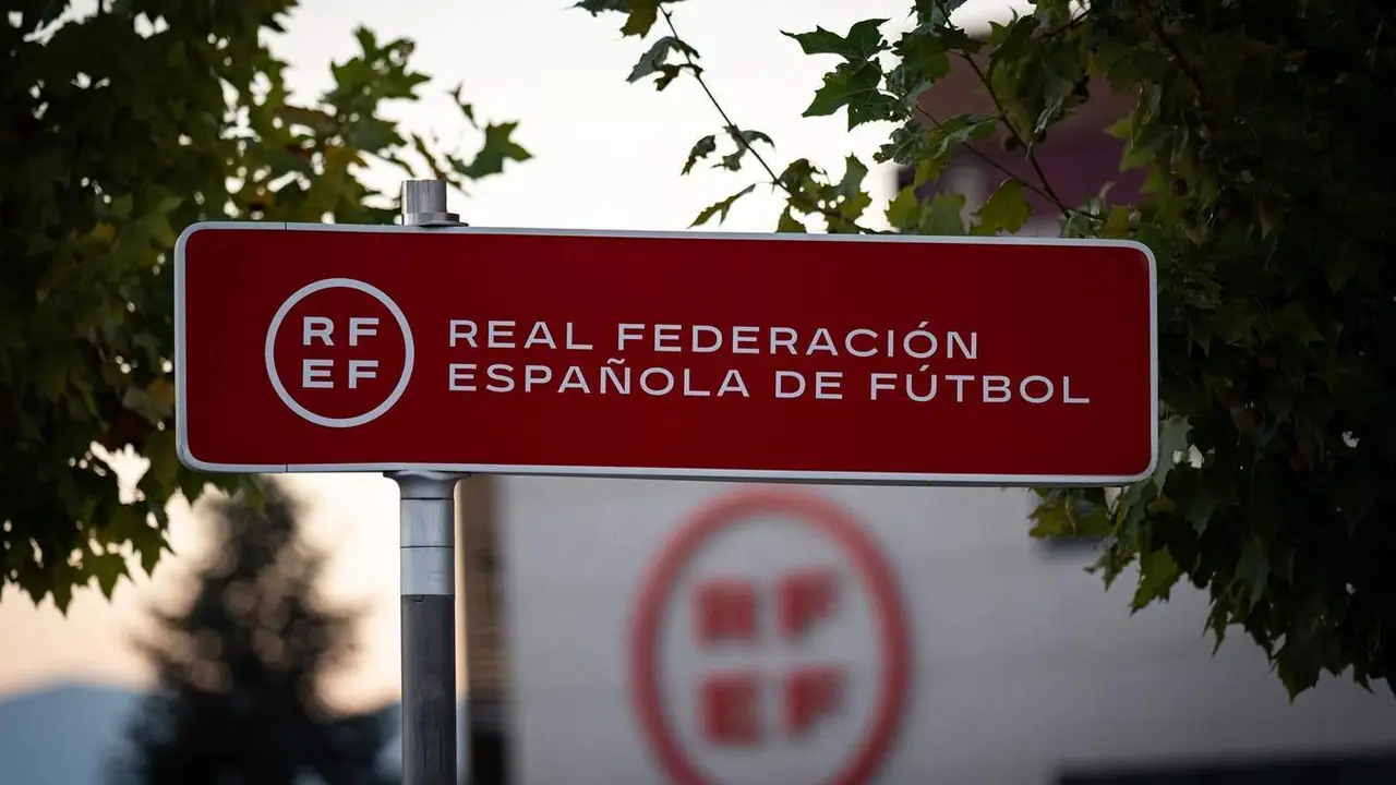  Cartel de la sede de la Real Federaci&oacute;n Espa&ntilde;ola de F&uacute;tbol 