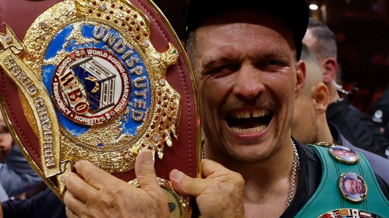  Usyk con el t&iacute;tulo de Campe&oacute;n Pesado tras vencer a Fury 