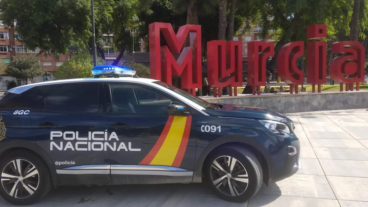  Imagen de un coche patrulla de la Polic&iacute;a Nacional en Murcia - POLIC&Iacute;A NACIONAL 