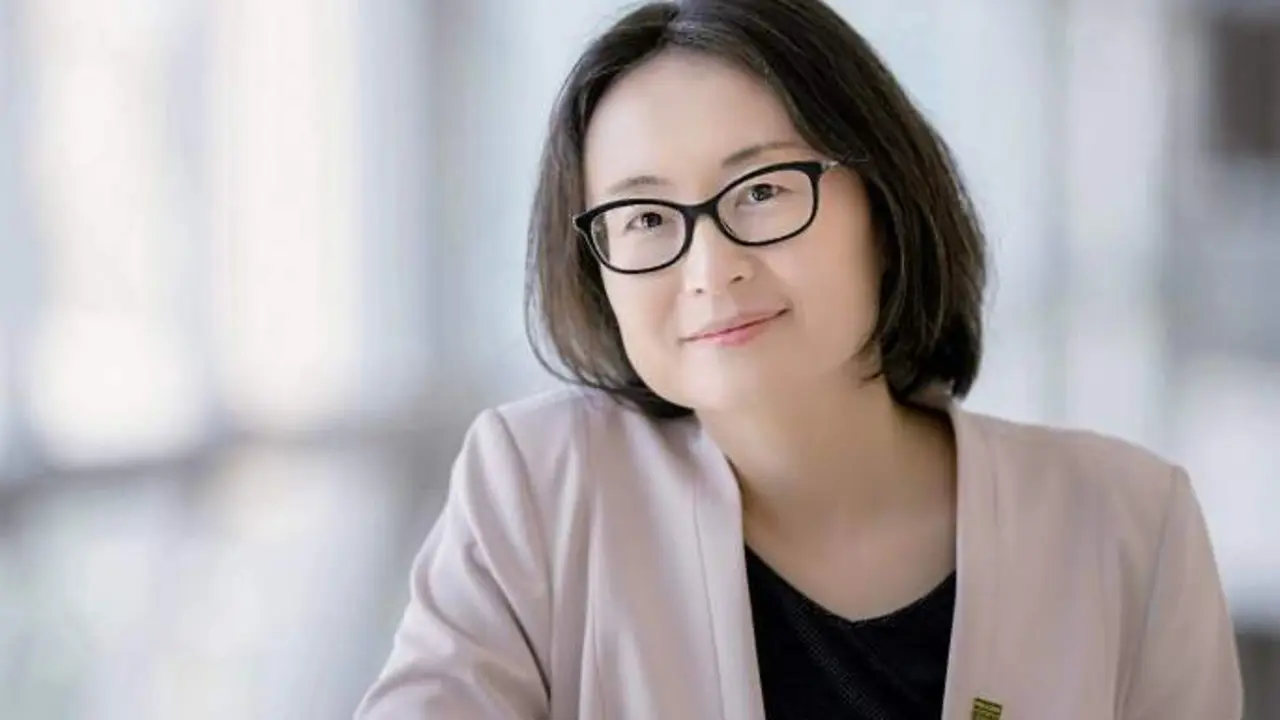  Dra. Baiyu Helen Zhang Profesora y titular de la C&aacute;tedra de Investigaci&oacute;n de Canad&aacute; Universidad Memorial de Terranova - cr&eacute;dito, CLS, CC 2.0. POR NA 