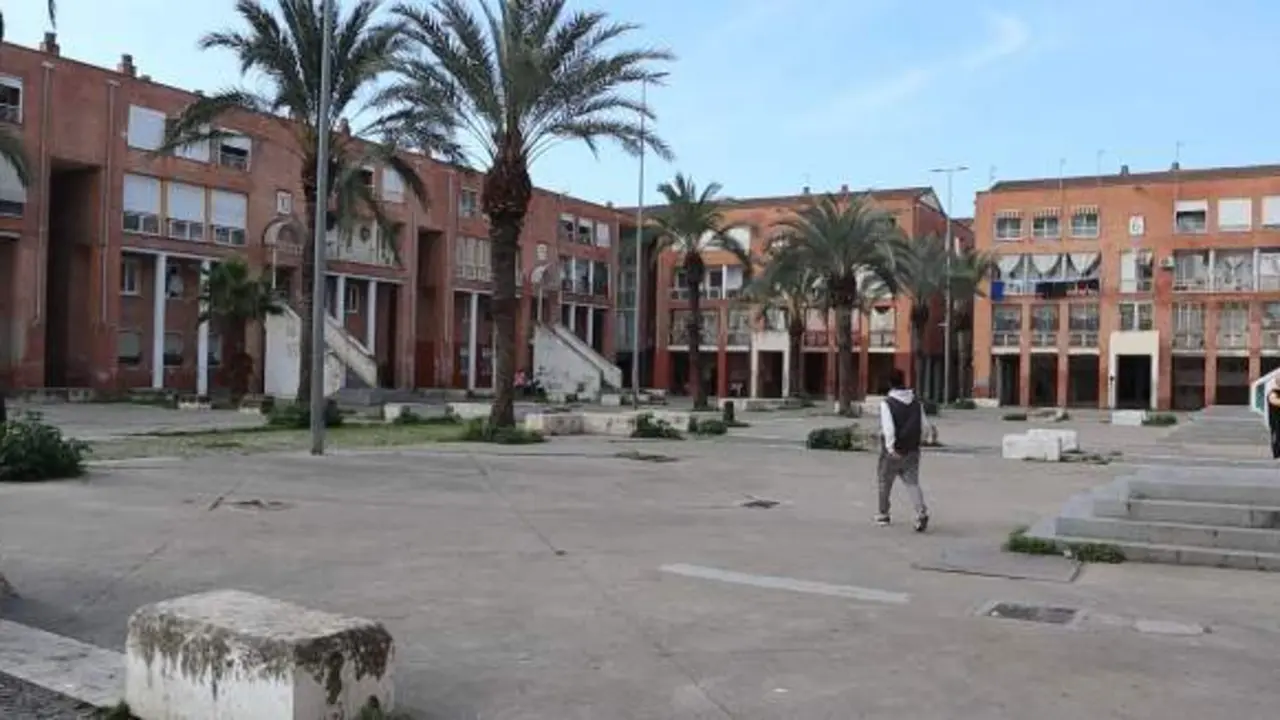  Plaza del barrio de Palmeras 