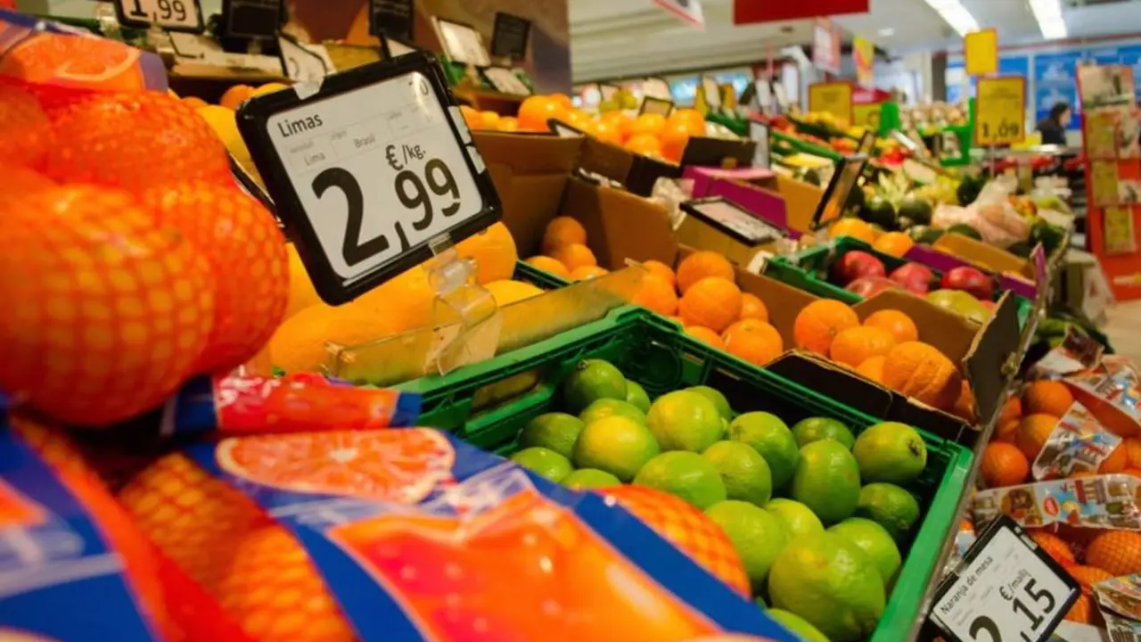  Archivo - Consumo, precio, precios, IPC, supermercado, alimentos, compras, comprar, comprando, frutas, fruter&iacute;a, verduras - EUROPA PRESS - Archivo 