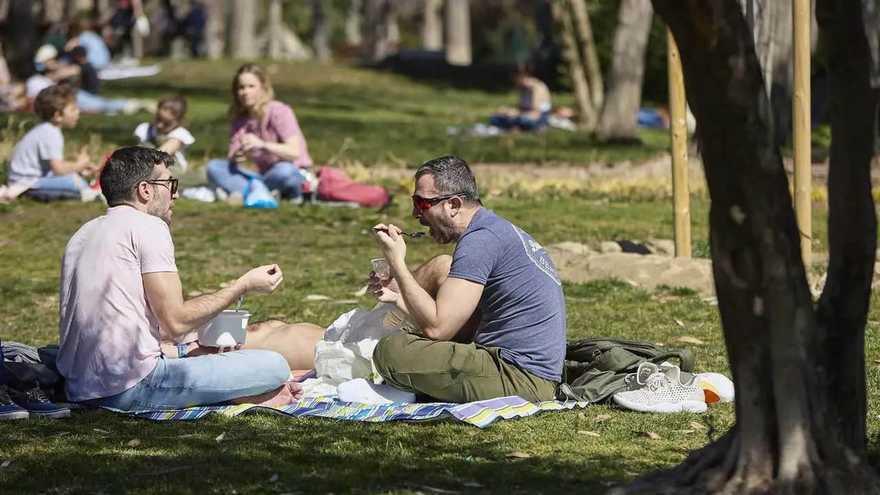  Dos chicos hacen un picnic | EP 