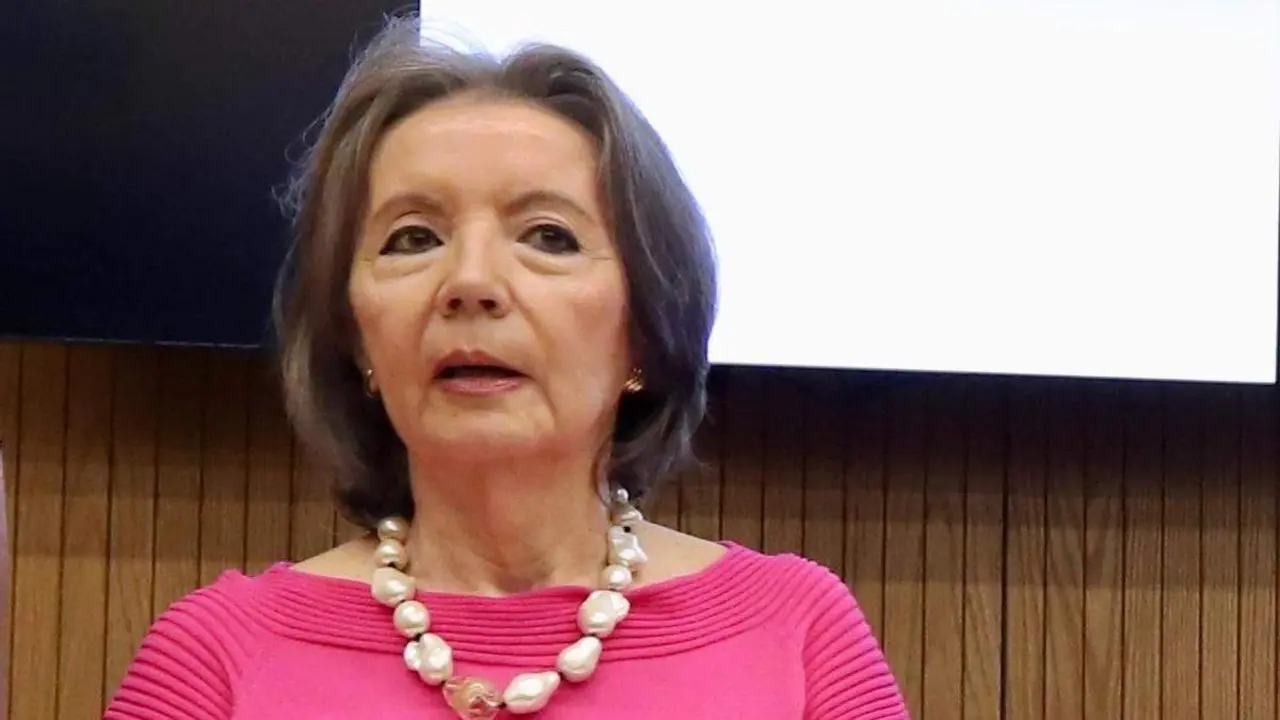  Luc&iacute;a Chac&oacute;n 