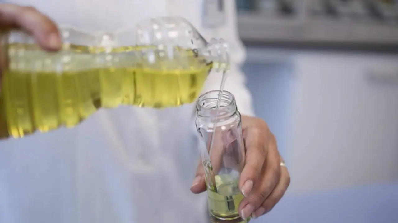  Archivo - Imagen de archivo de aceite de orujo de oliva. - ORIVA - Archivo 