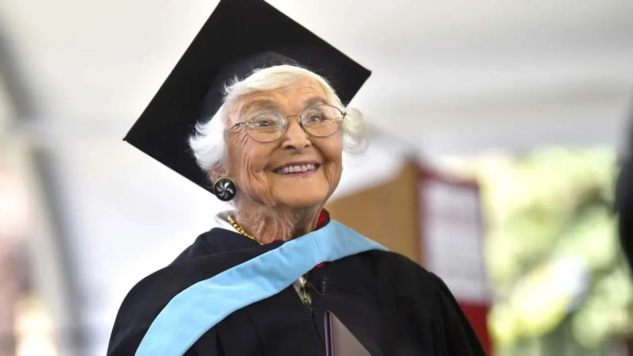  Virginia Hislop en su graduaci&oacute;n en la Universidad de Standford, California 